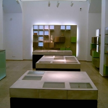 Landesmuseum Trier: Gestaltung der Garderoben Elemente mit mineralischer Spartelmasse auf Zement-Kunststoff-Basis